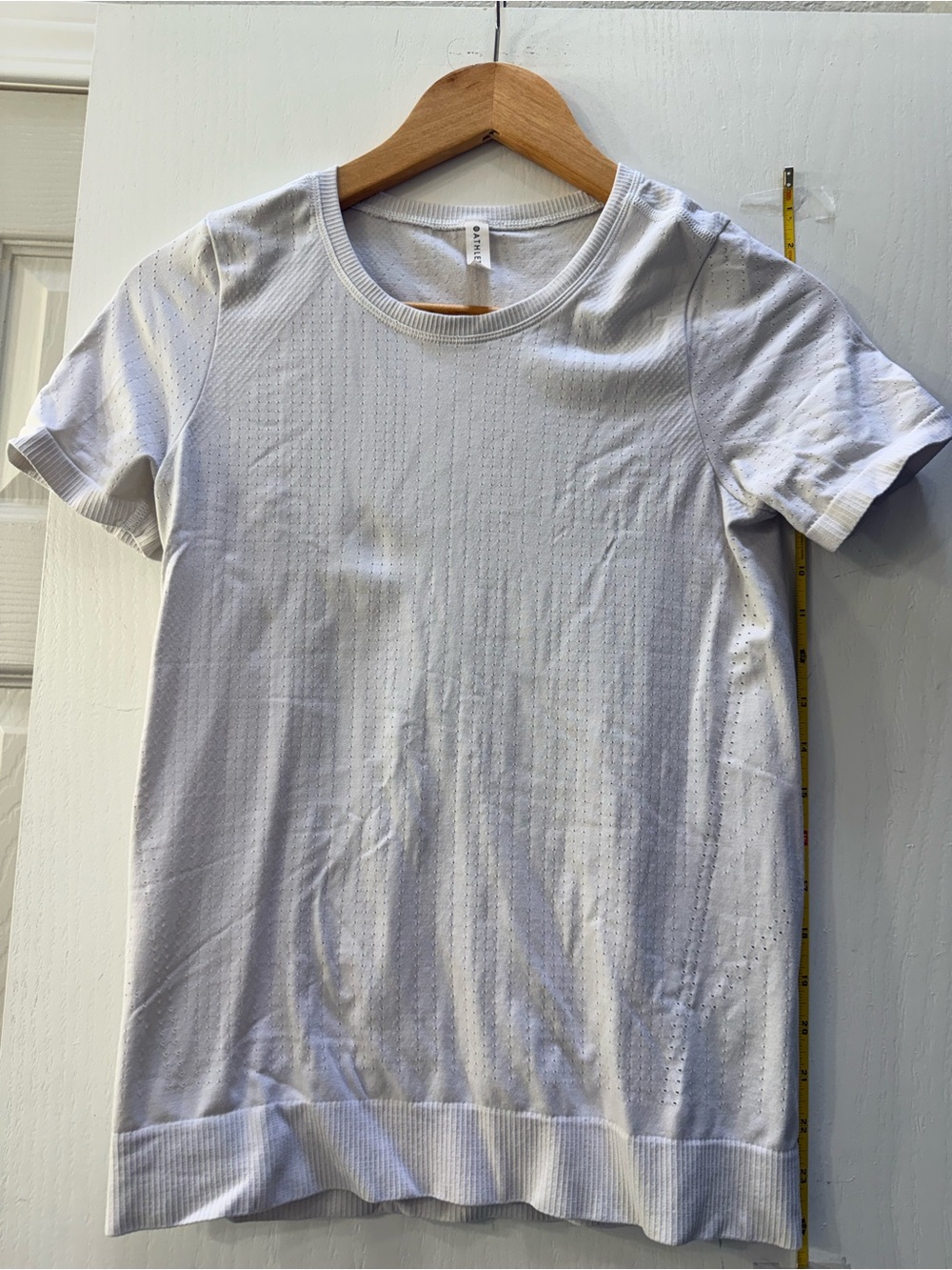 Athleta breathable seamless performance tee- Women’s XS White